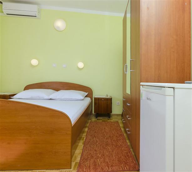 Room S4, for 2 persons