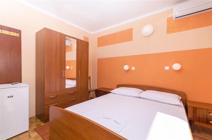 Room S5, for 2 persons
