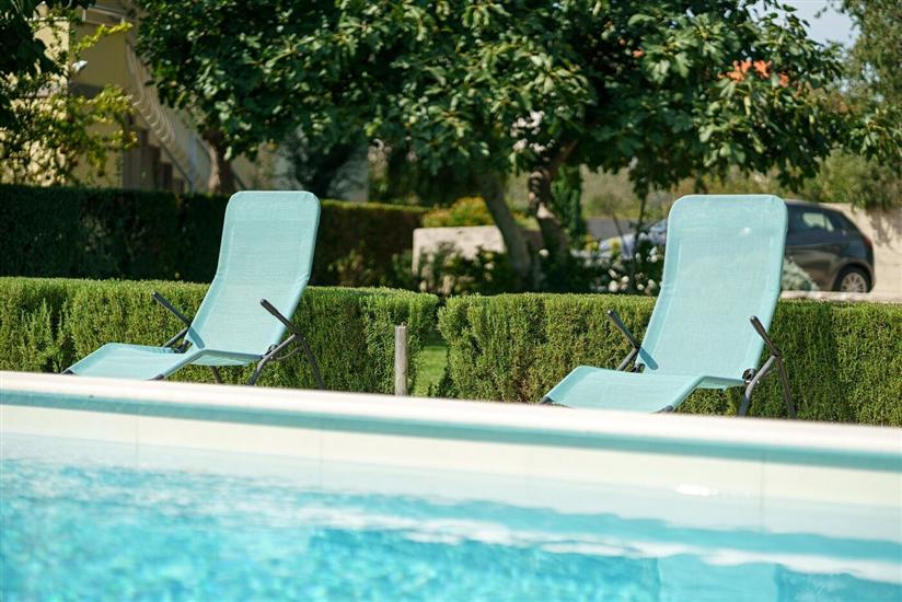 Apartments Vesna with pool