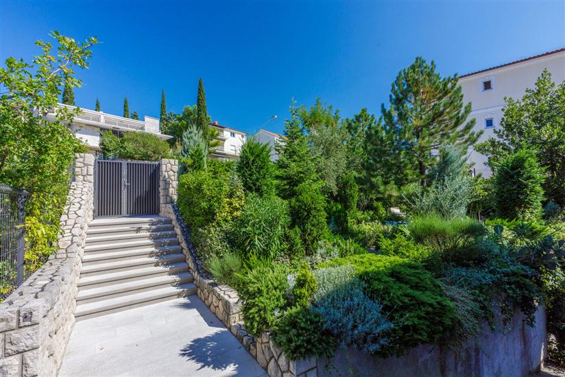 Apartments Lončarić