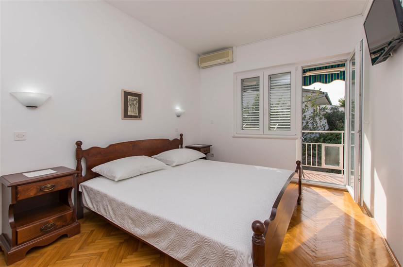 Room S8, for 2 persons