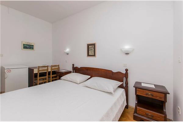 Room S8, for 2 persons