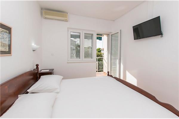 Room S8, for 2 persons