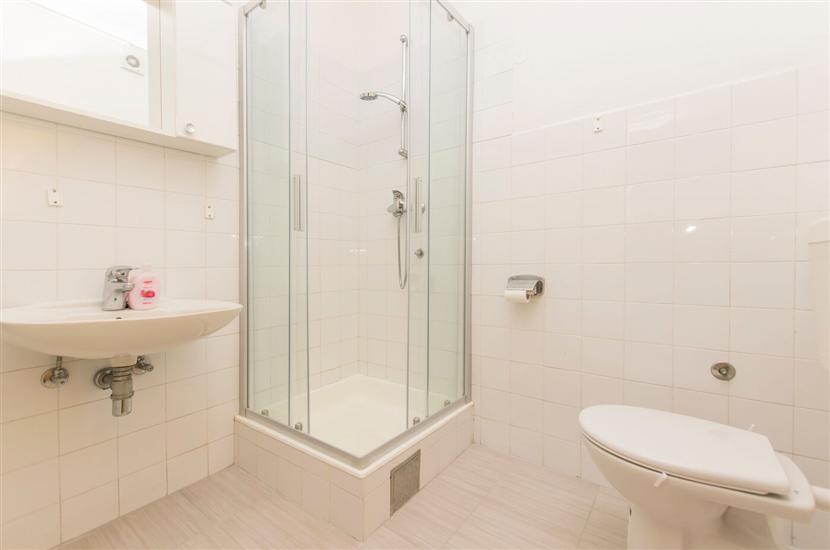 Room S8, for 2 persons