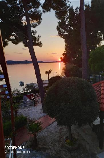 Apartment and Rooms Franka