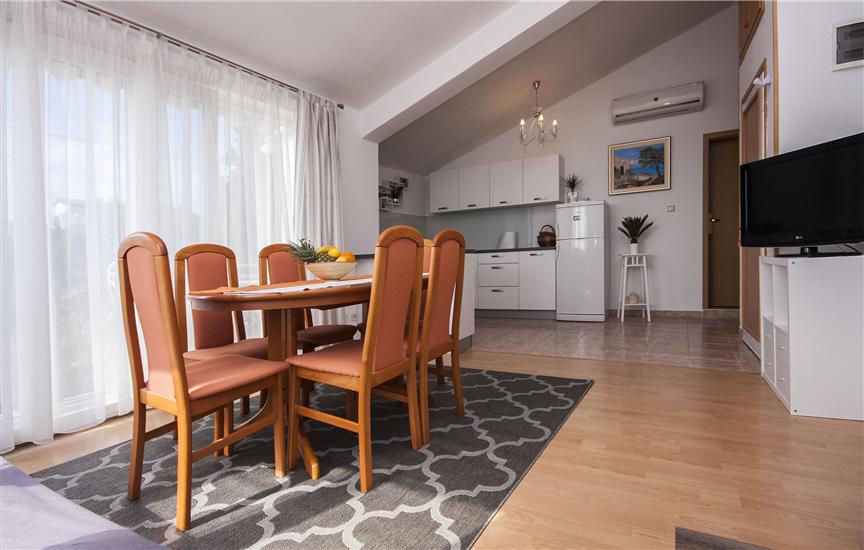 Apartment A3, for 5 persons
