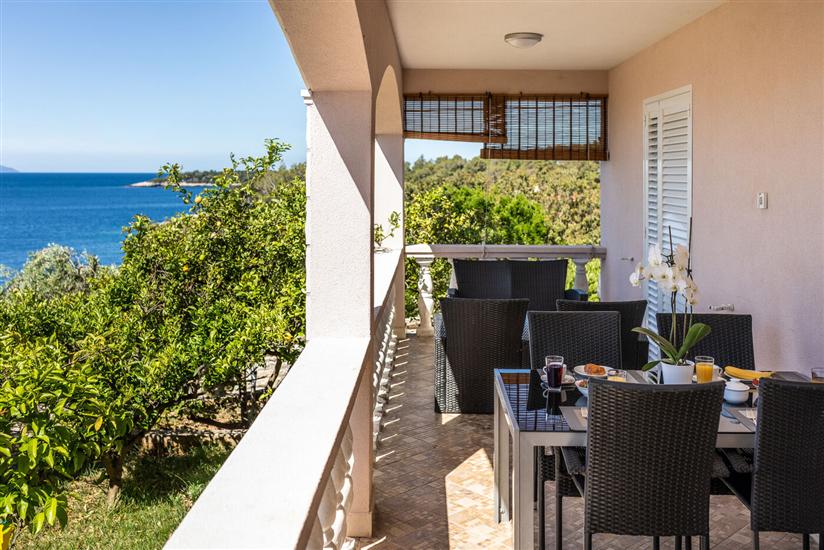 Apartment A1, for 5 persons