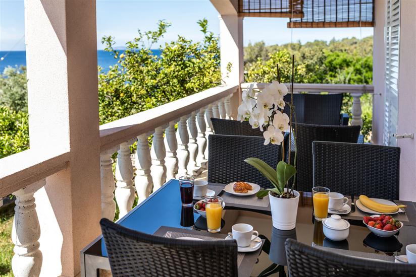 Apartment A1, for 5 persons