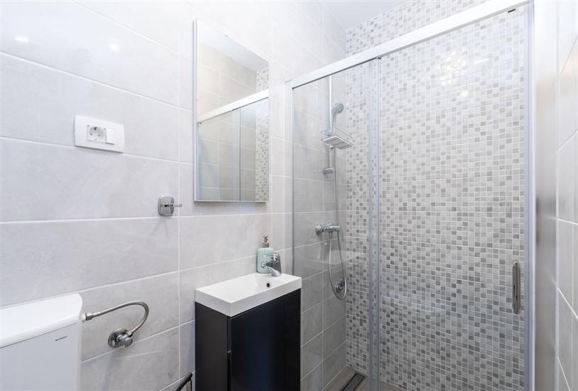 Apartment A1, for 5 persons