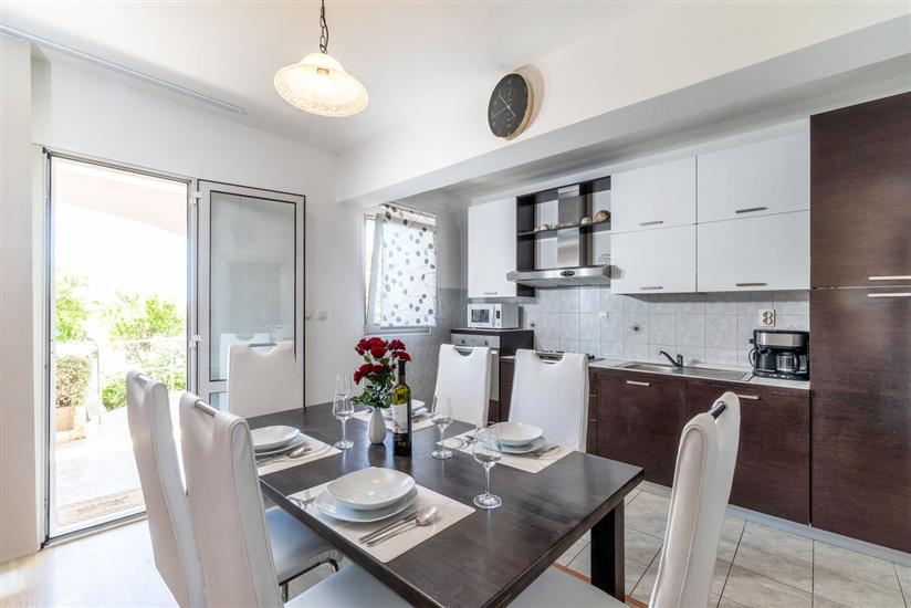 Apartment A2, for 5 persons