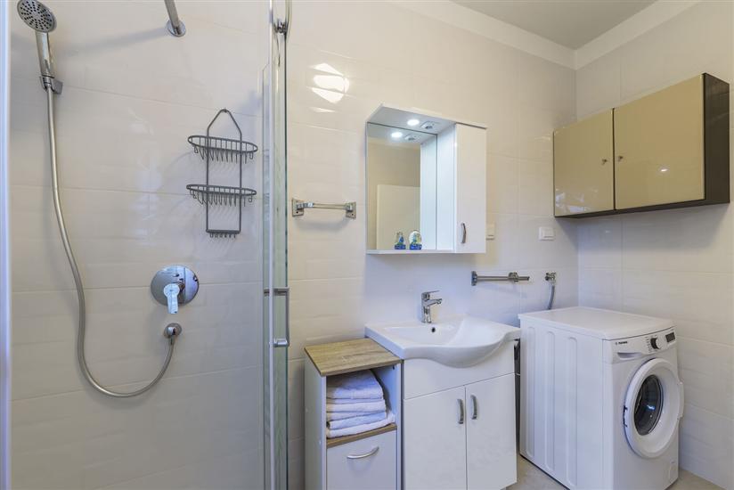 House K1, for 12 persons