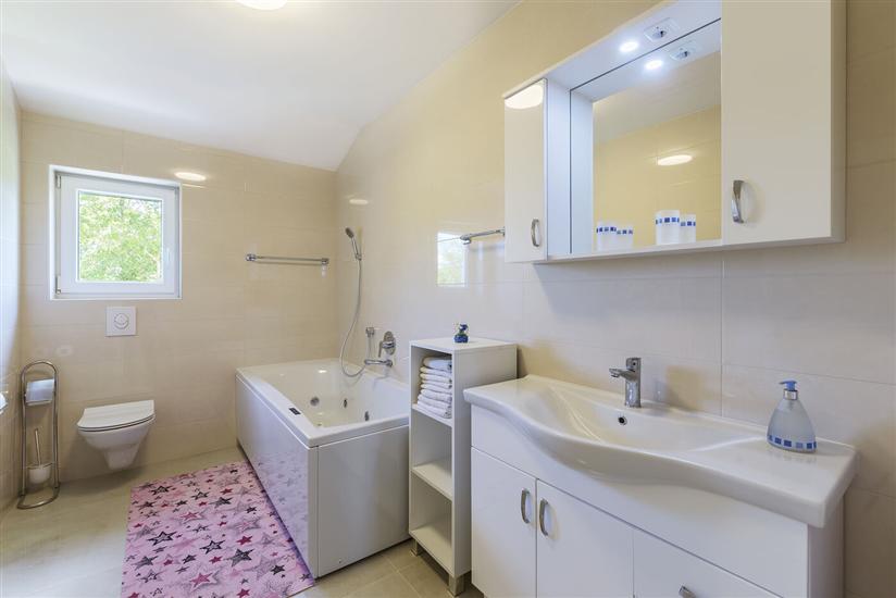 House K1, for 12 persons