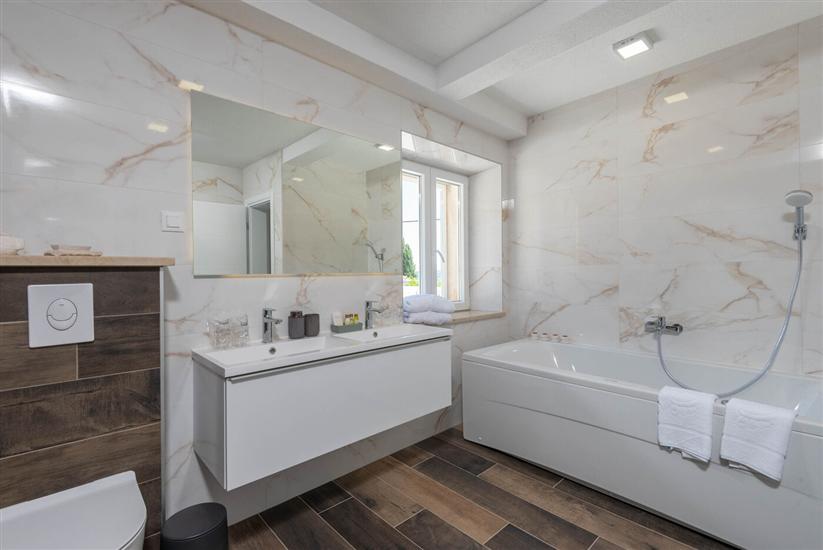 House K1, for 8 persons