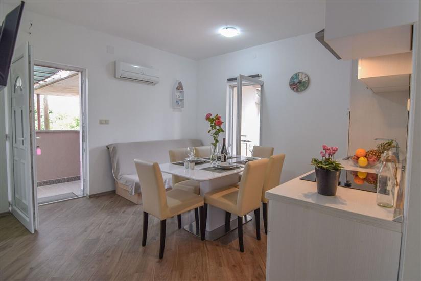 Apartment A1, for 8 persons