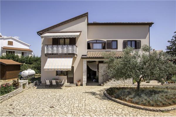 Apartment A2, for 8 persons