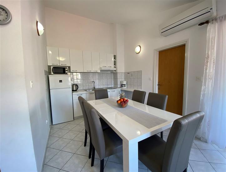 Apartment A4, for 6 persons