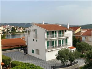 Appartements Pulić Zaboric (Sibenik), Superficie 35,00 m2, Distance (vol d'oiseau) jusque la mer 150 m, Distance (vol d'oiseau) jusqu'au centre ville 440 m