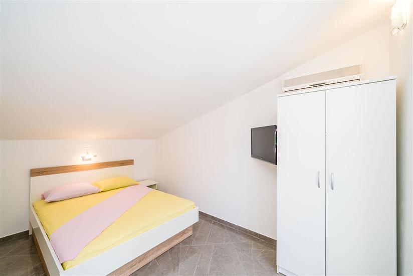 Room S1, for 2 persons