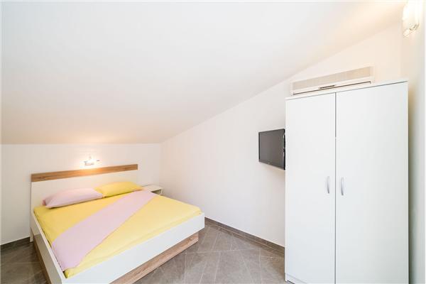 Room S1, for 2 persons