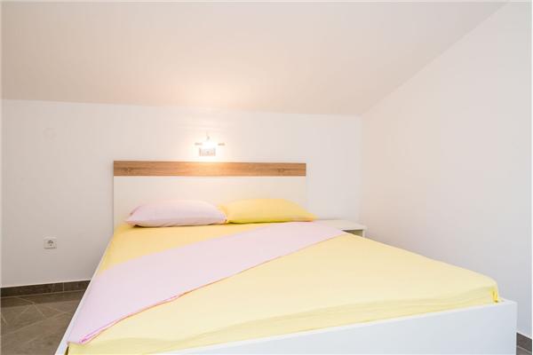 Room S1, for 2 persons