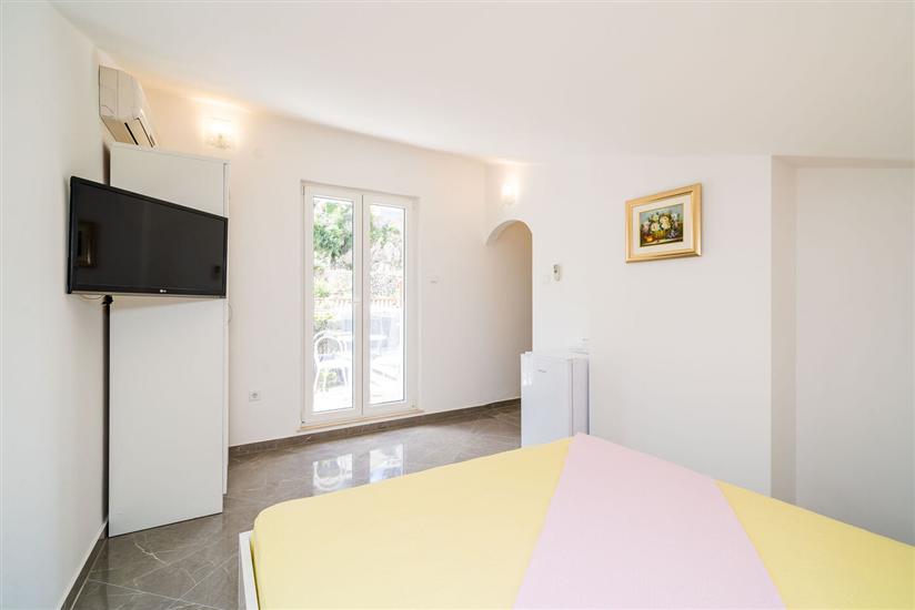 Room S1, for 2 persons