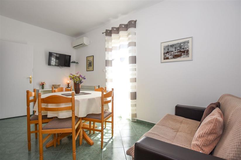 Apartment A2, for 5 persons