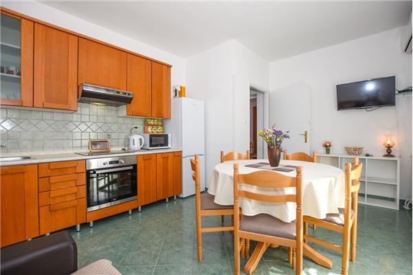 Apartment A2, for 5 persons