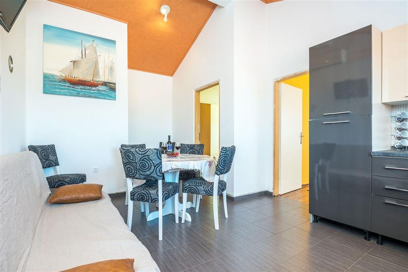 Apartment A2, for 5 persons