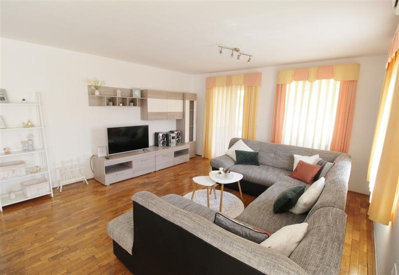 House K1, for 8 persons