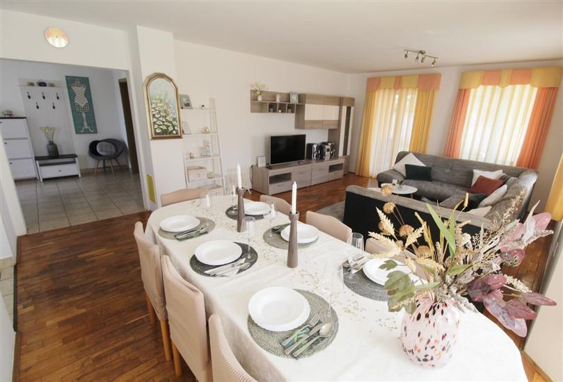 House K1, for 8 persons