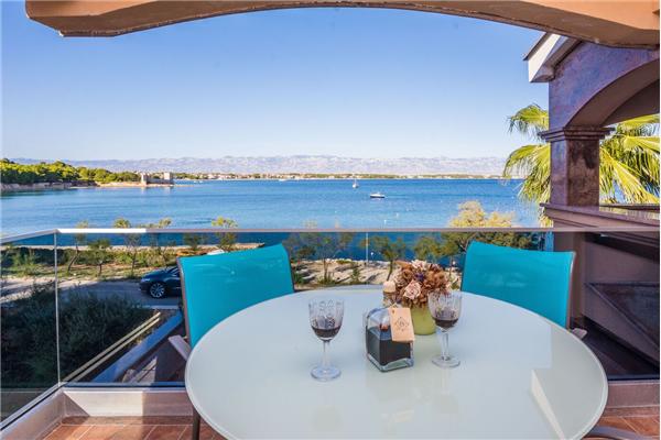 Apartment A2, for 6 persons