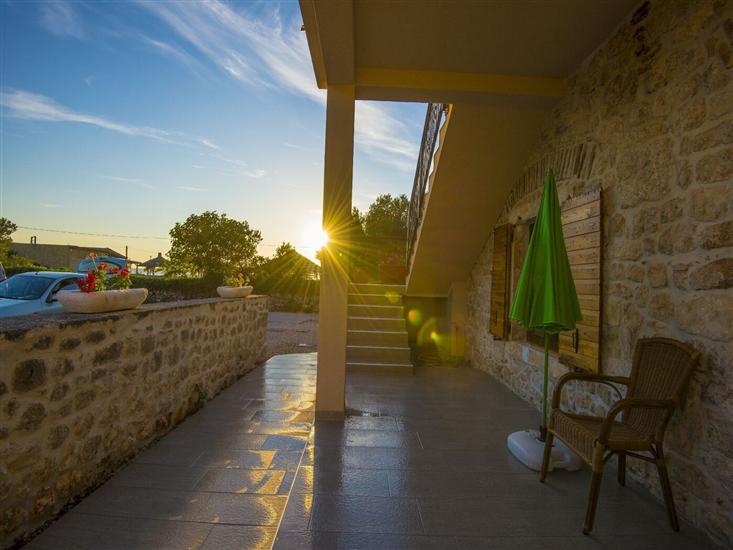Apartments PUNTA-in the stone house