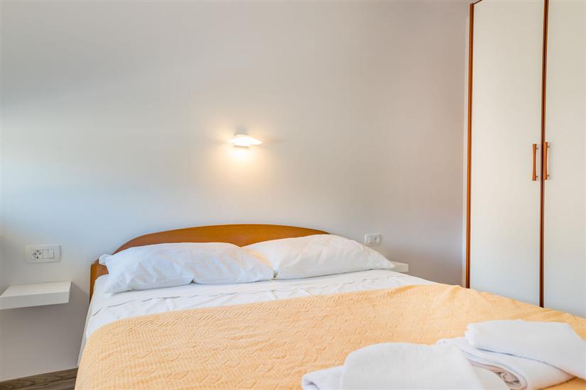 Room S1, for 2 persons