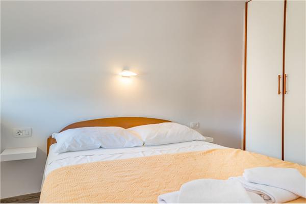 Room S1, for 2 persons