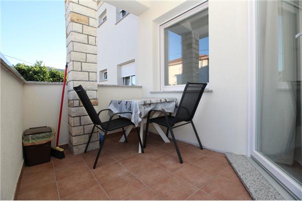 Room S1, for 2 persons