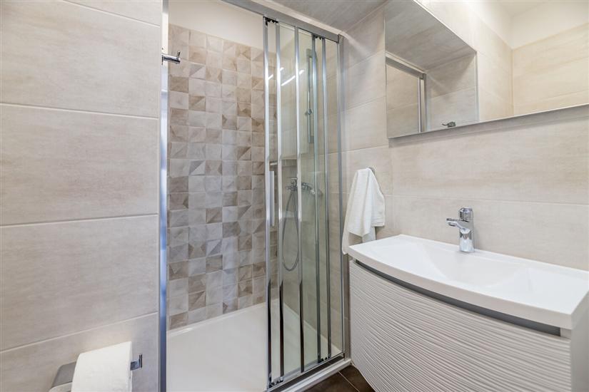 Room S1, for 2 persons