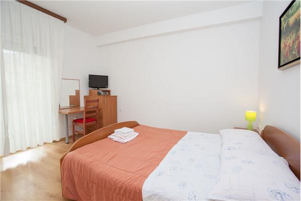 Room S2, for 2 persons