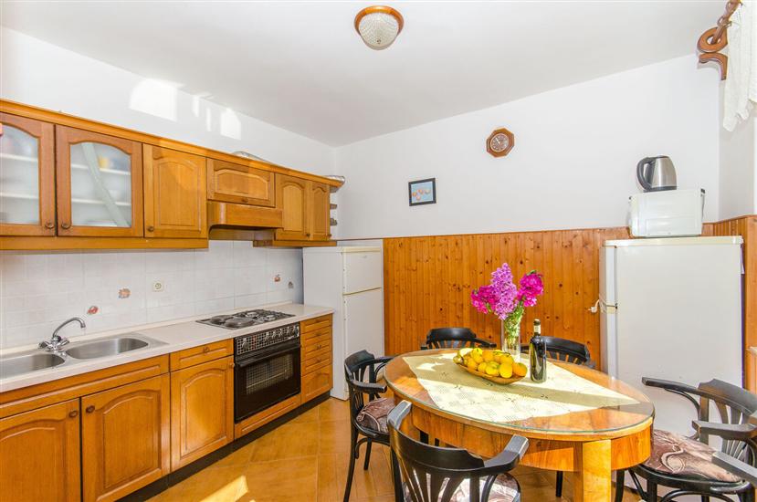 Apartment A2, for 8 persons