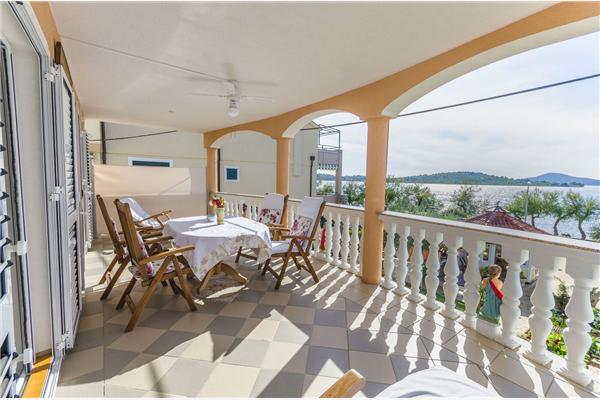 Apartment A1, for 6 persons