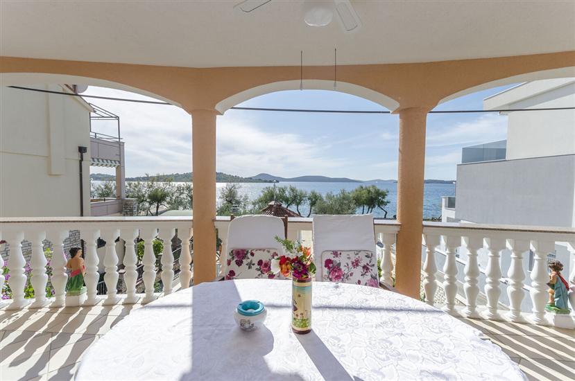 Apartment A1, for 6 persons