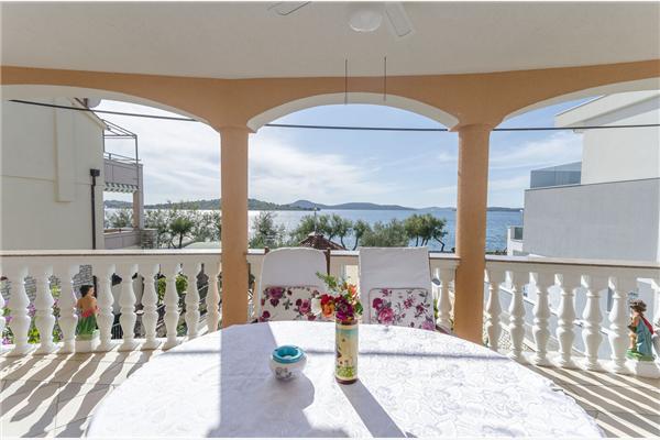 Apartment A1, for 6 persons