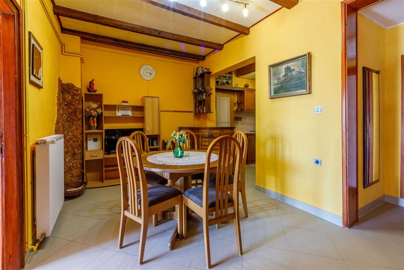 Apartment A2, for 5 persons