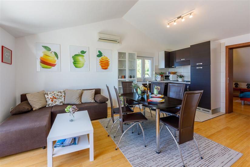 Apartment A2, for 6 persons