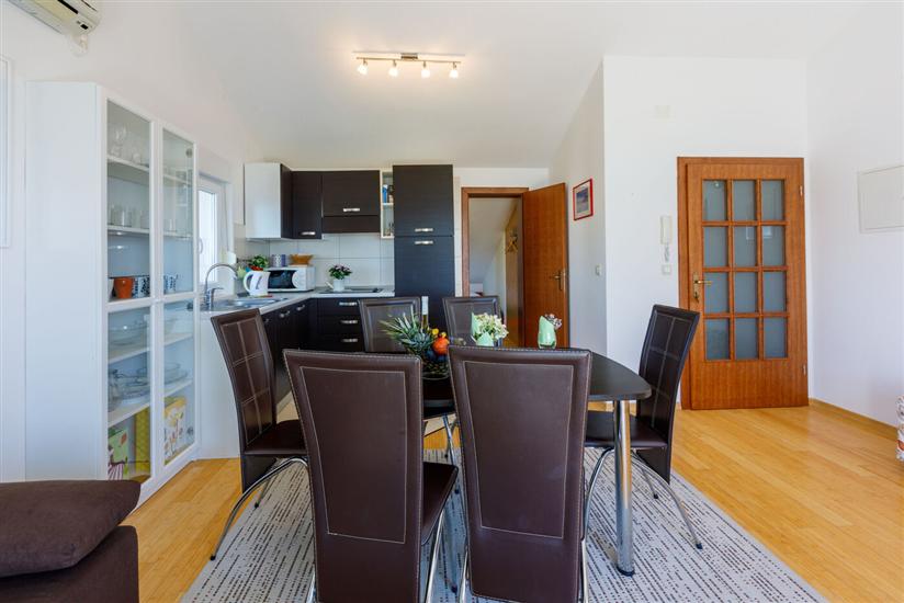 Apartment A2, for 6 persons