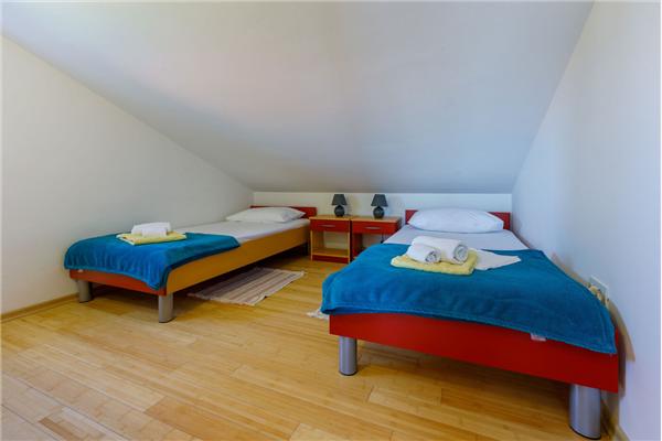 Apartment A2, for 6 persons