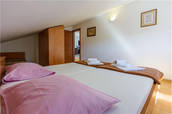 Apartment A2, for 6 persons