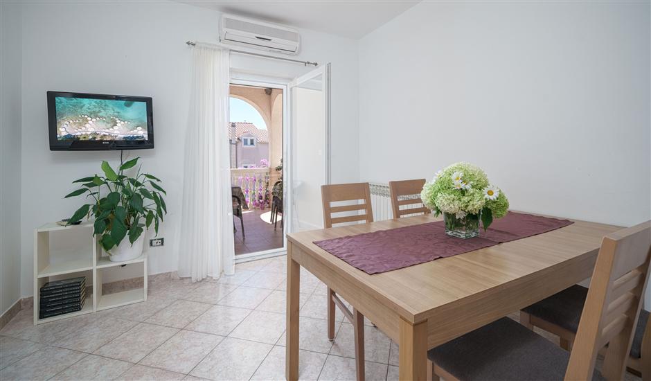 Apartment A5, for 5 persons