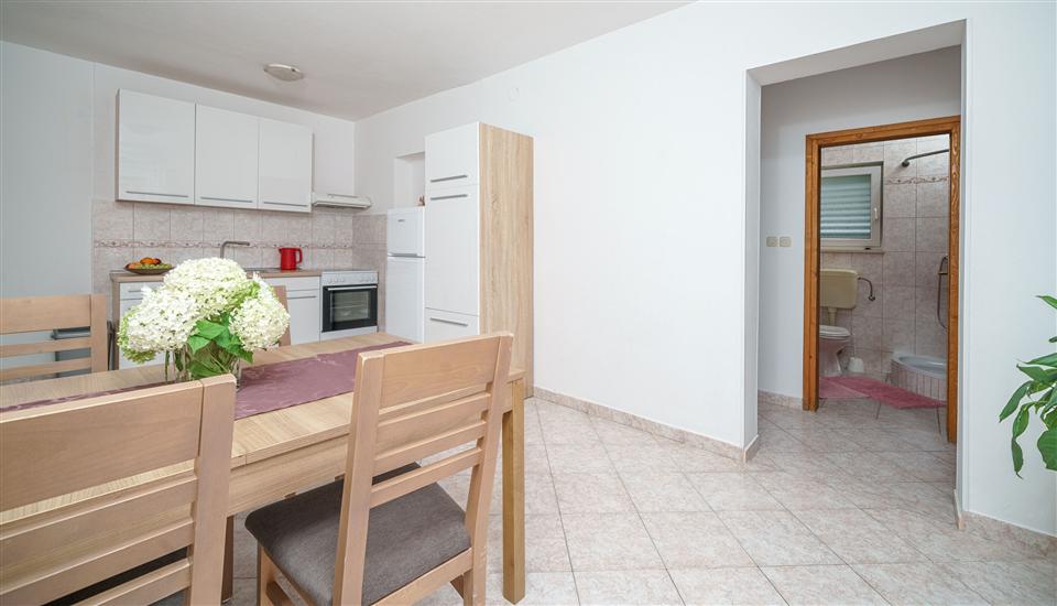 Apartment A5, for 5 persons