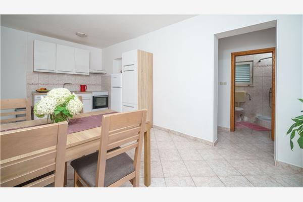 Apartment A5, for 5 persons