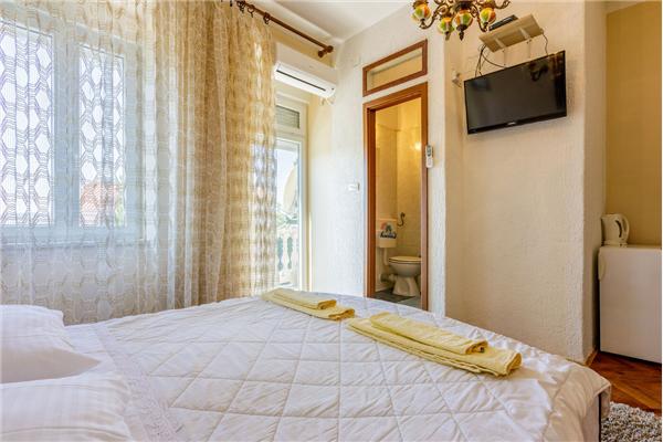 Room S1, for 2 persons